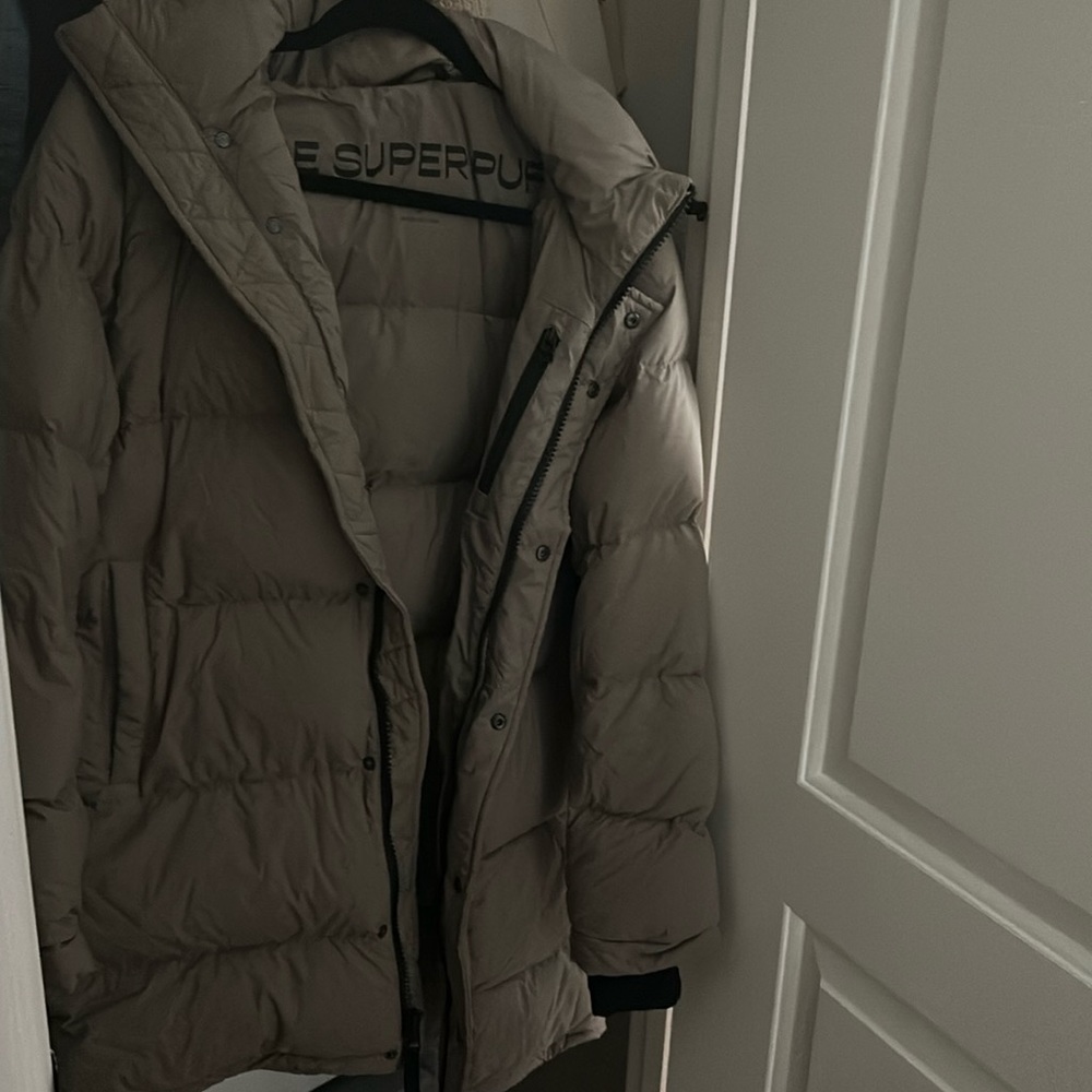 Modern taupe superpuff